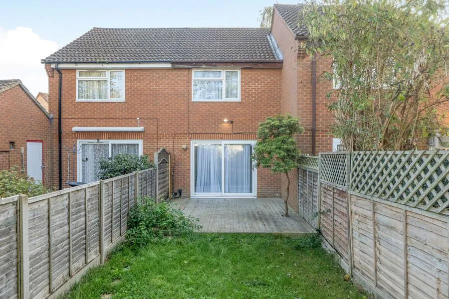 Milton Gardens, Staines-upon-Thames, TW19, photo 12