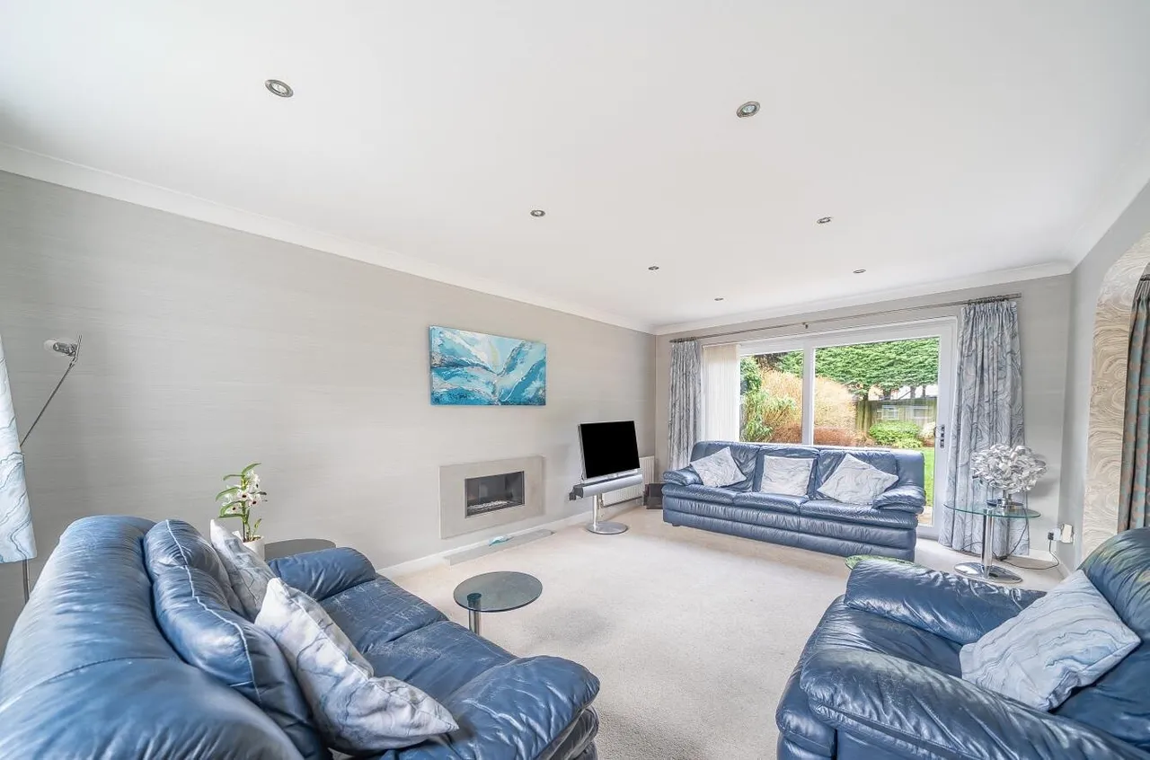 Bridleway Close, Epsom, KT17 3DY, photo 2