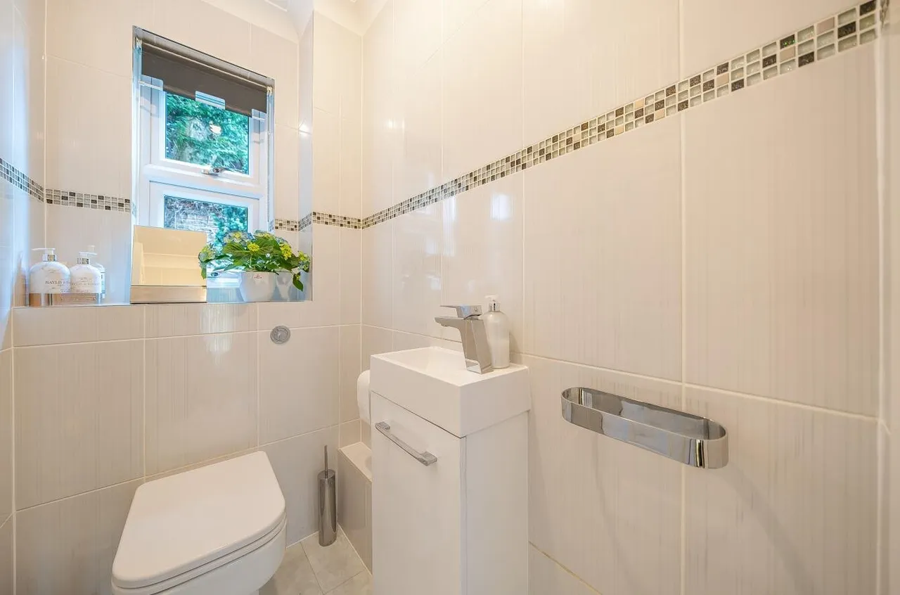Bridleway Close, Epsom, KT17 3DY, photo 12