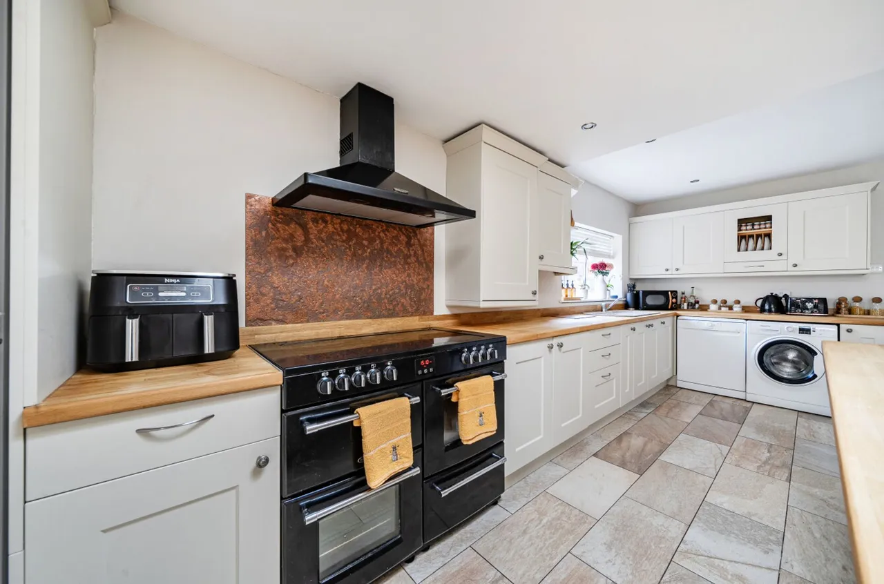 Fontwell Avenue, Eastergate, PO20, photo 14