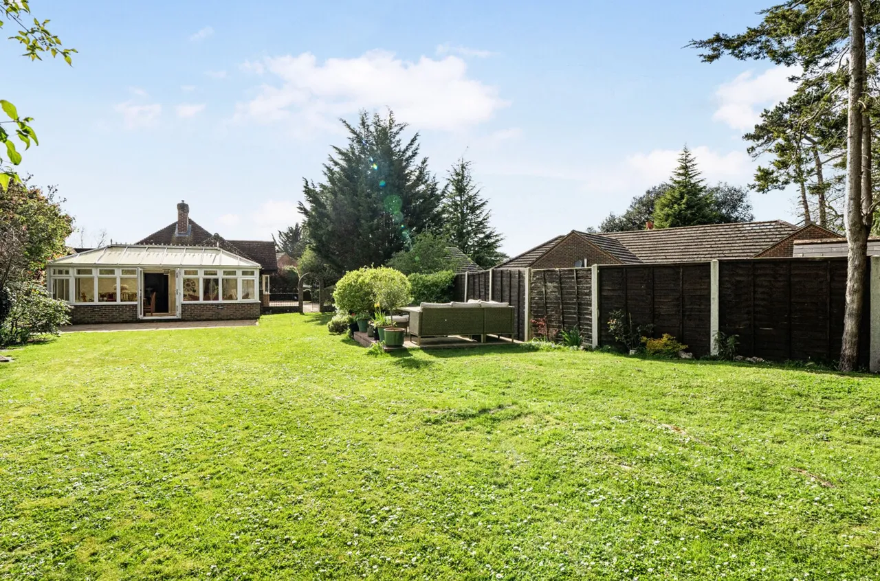 Fontwell Avenue, Eastergate, PO20, photo 36