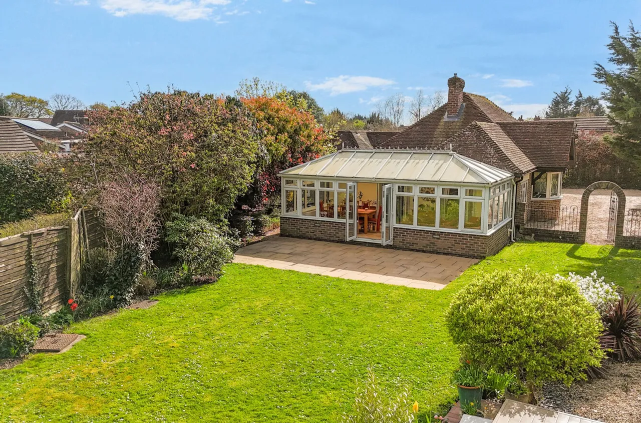 Fontwell Avenue, Eastergate, PO20, photo 2