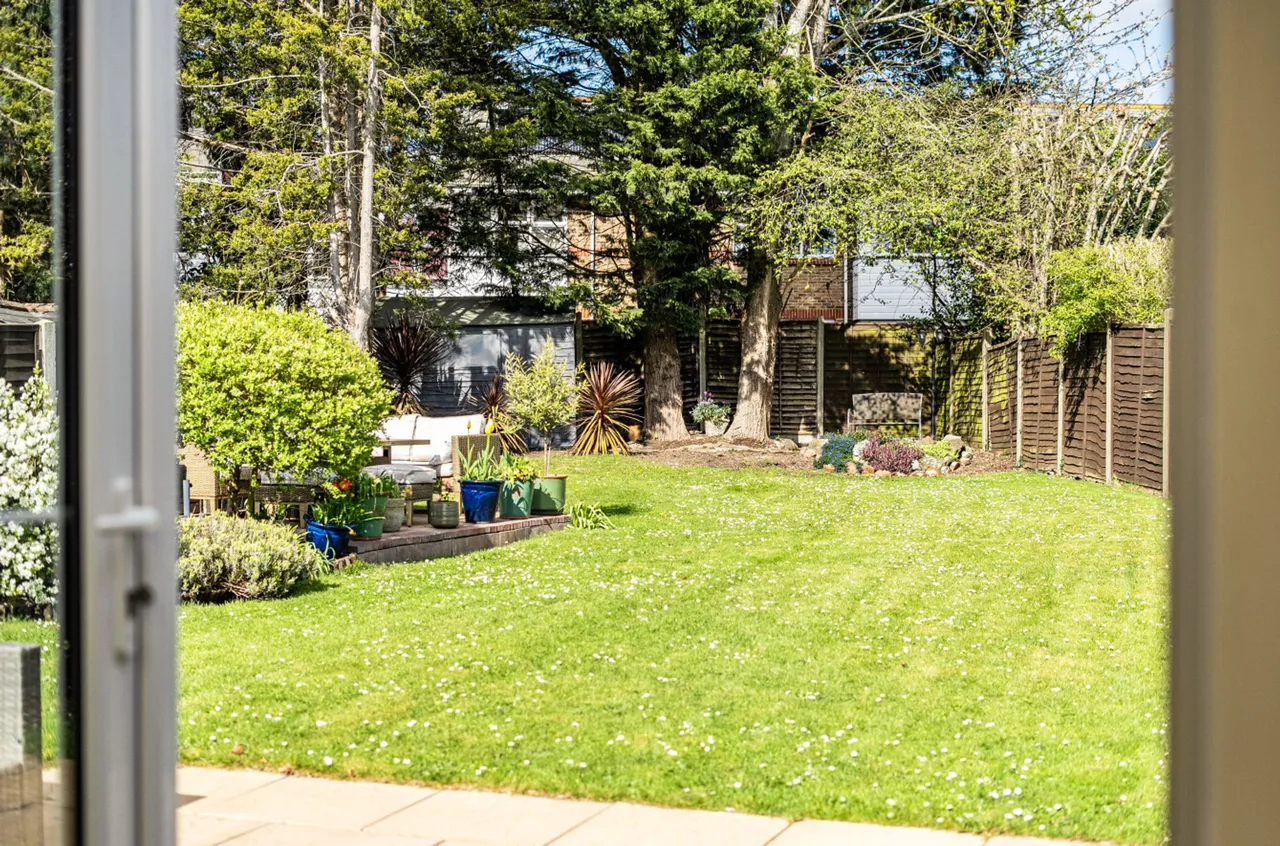 Fontwell Avenue, Eastergate, PO20, photo 35