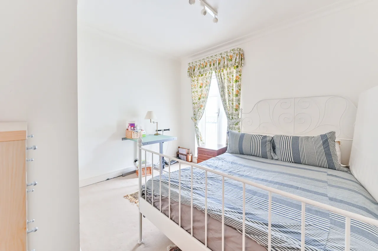 Flat 28 Oak Lodge, Chantry Square, London, photo 8