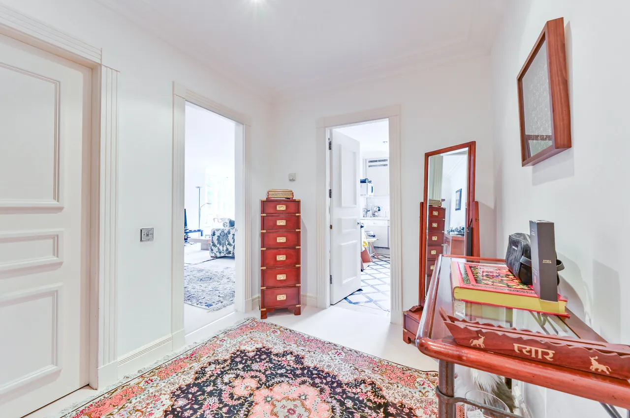 Flat 28 Oak Lodge, Chantry Square, London, photo 11