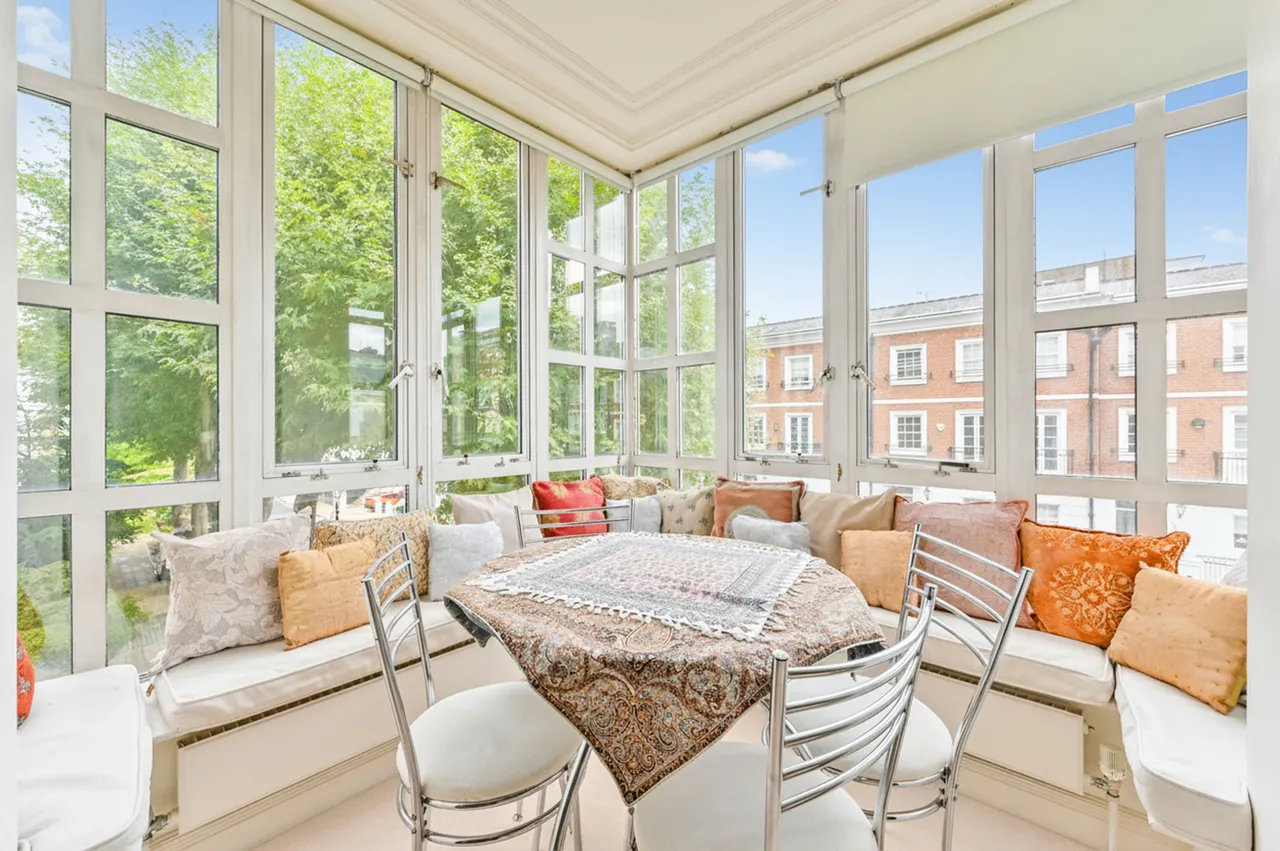 Flat 28 Oak Lodge, Chantry Square, London, photo 4