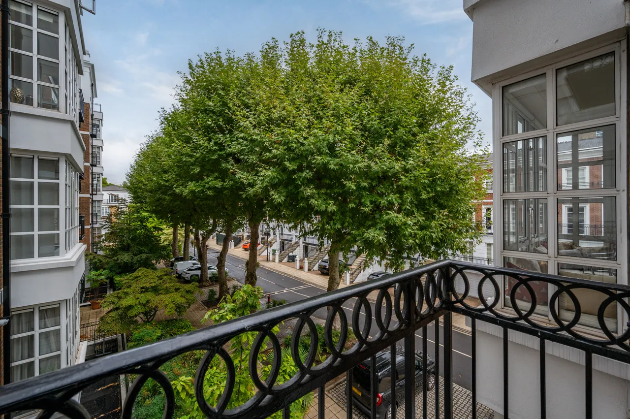 Flat 28 Oak Lodge, Chantry Square, London, photo 5