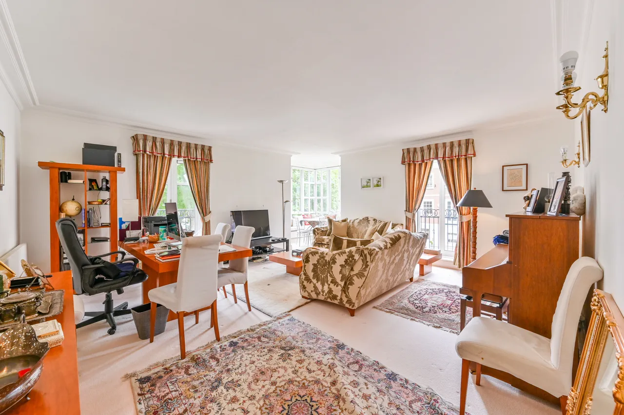 Flat 28 Oak Lodge, Chantry Square, London, photo 2
