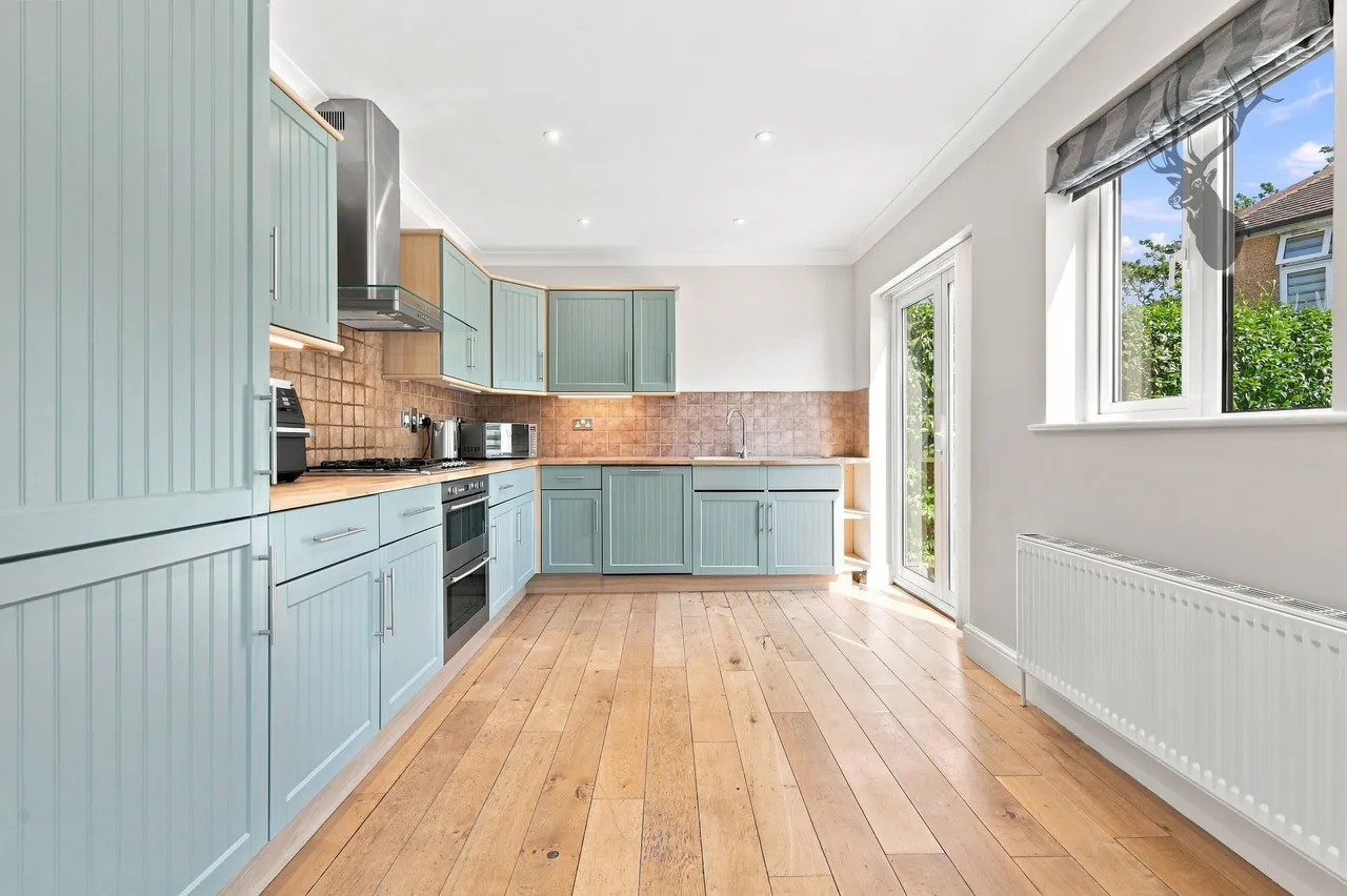 Englands Lane, Loughton, IG10, photo 5