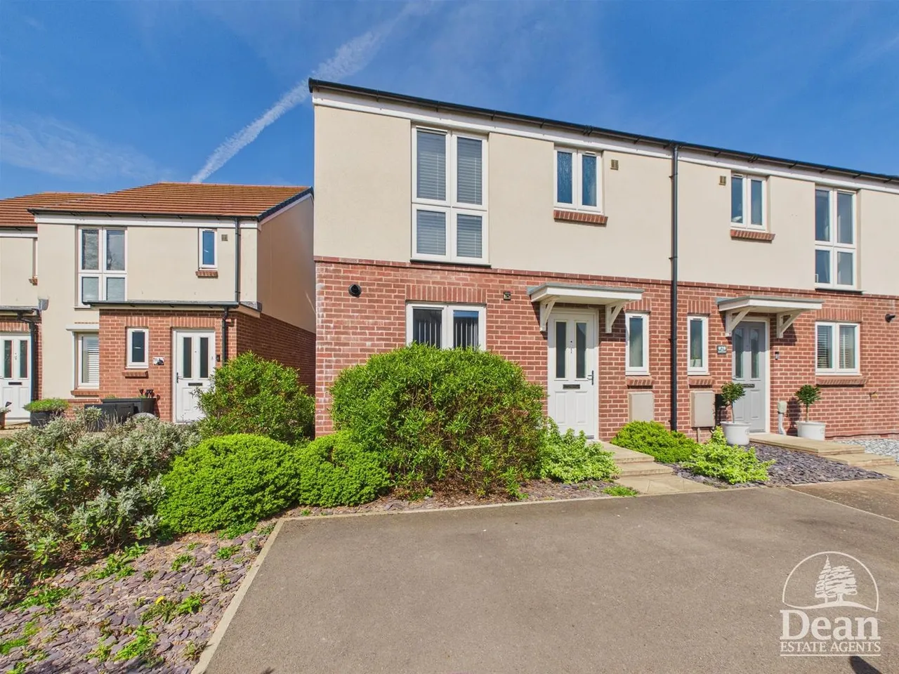 3 bed house for sale — Linnett Court, Lydney
