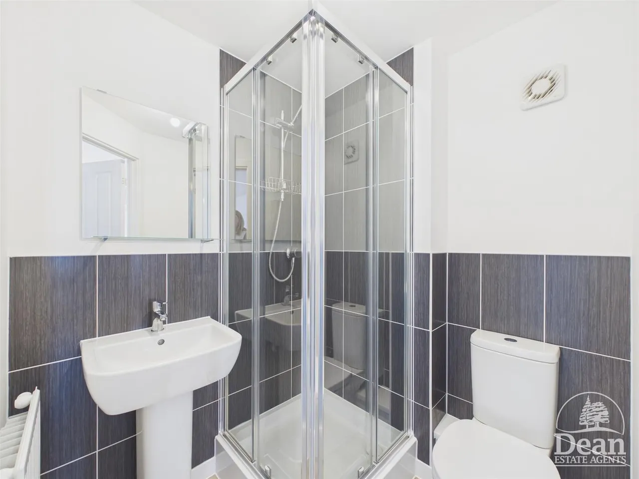 Linnett Court, Lydney, photo 7