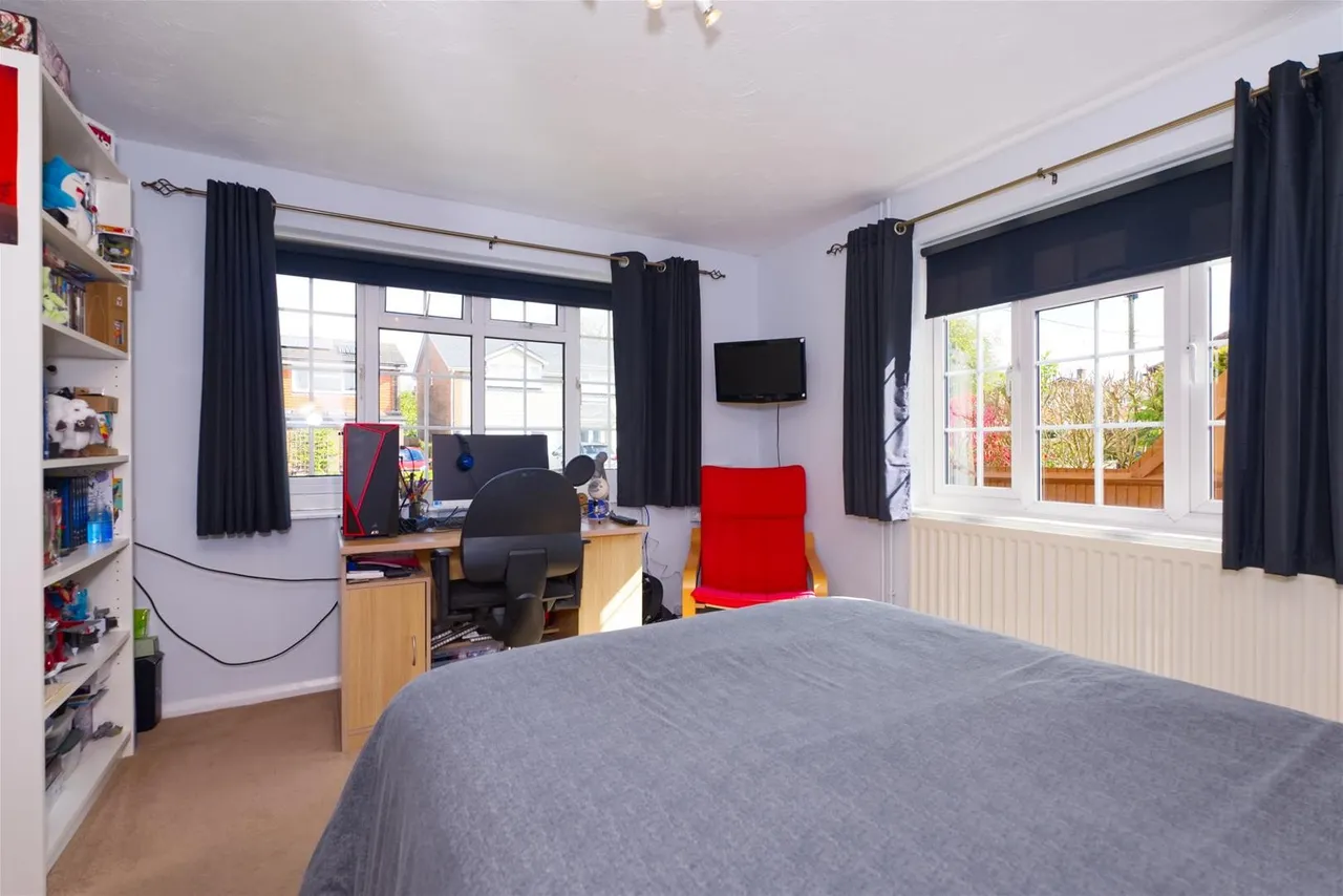 New Road, Horsham, West Sussex RH13 9AU, photo 12