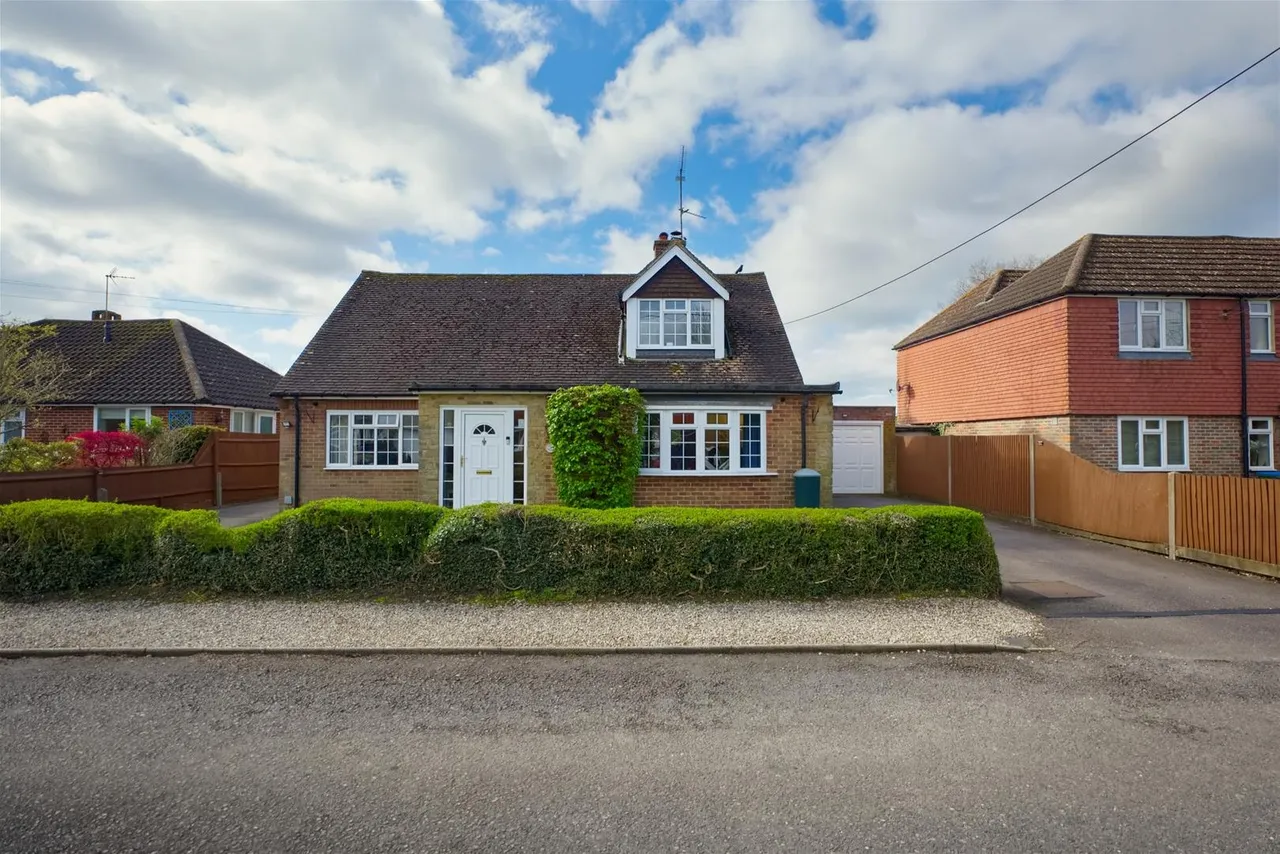 4 bed house for sale — New Road, Horsham, West Sussex RH13 9AU