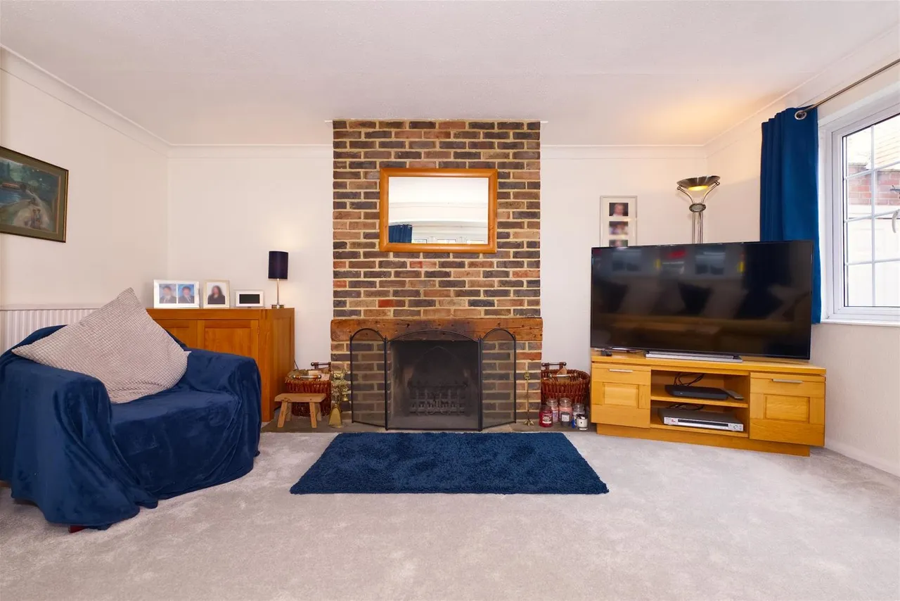 New Road, Horsham, West Sussex RH13 9AU, photo 5