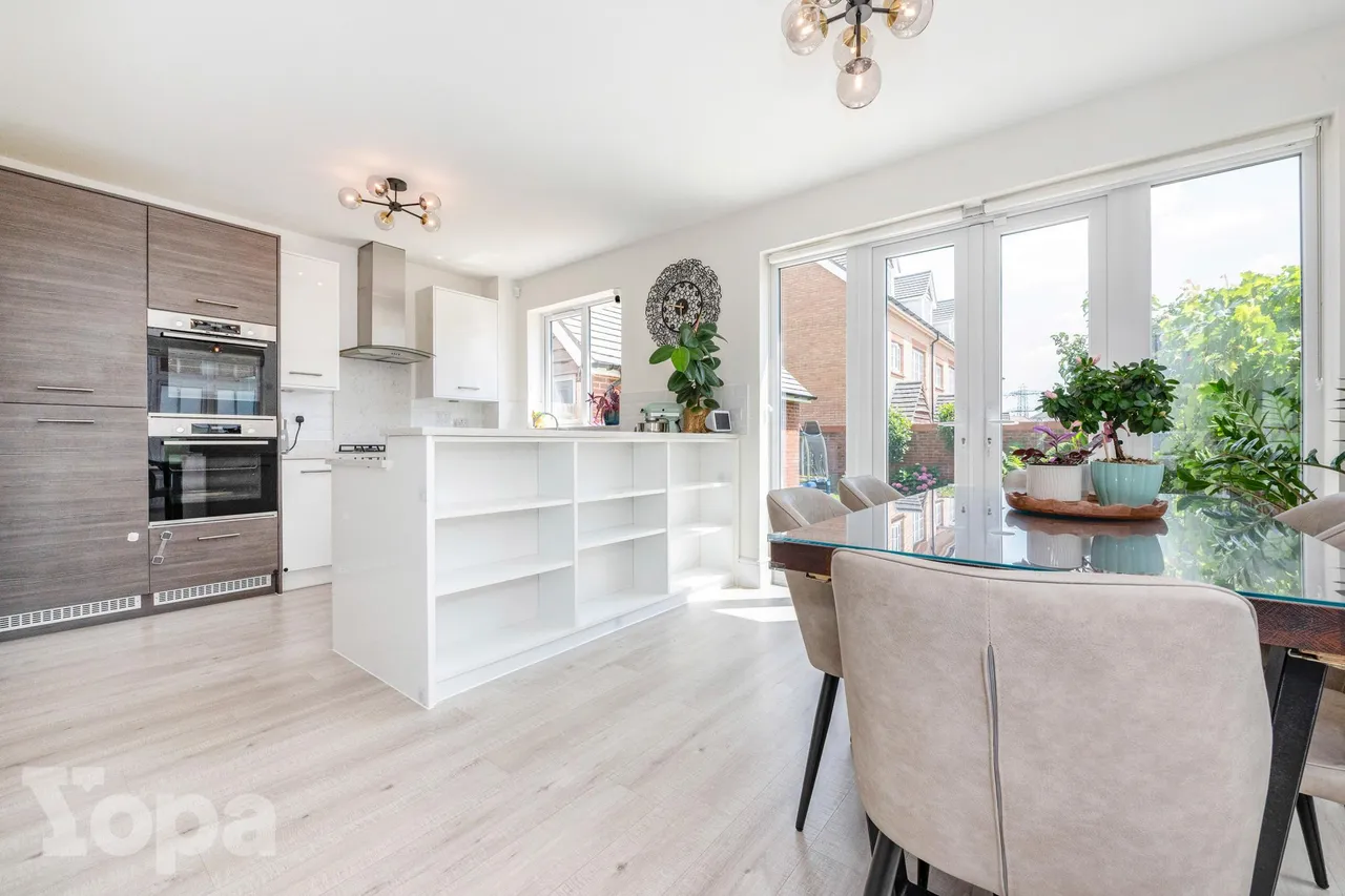 Emmeline Avenue, Swanscombe, DA10, photo 2