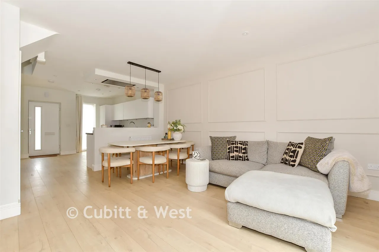 Key Drive, Cranleigh, GU6, photo 2