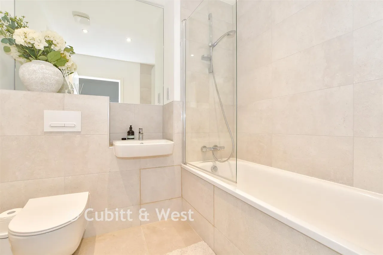 Key Drive, Cranleigh, GU6, photo 6