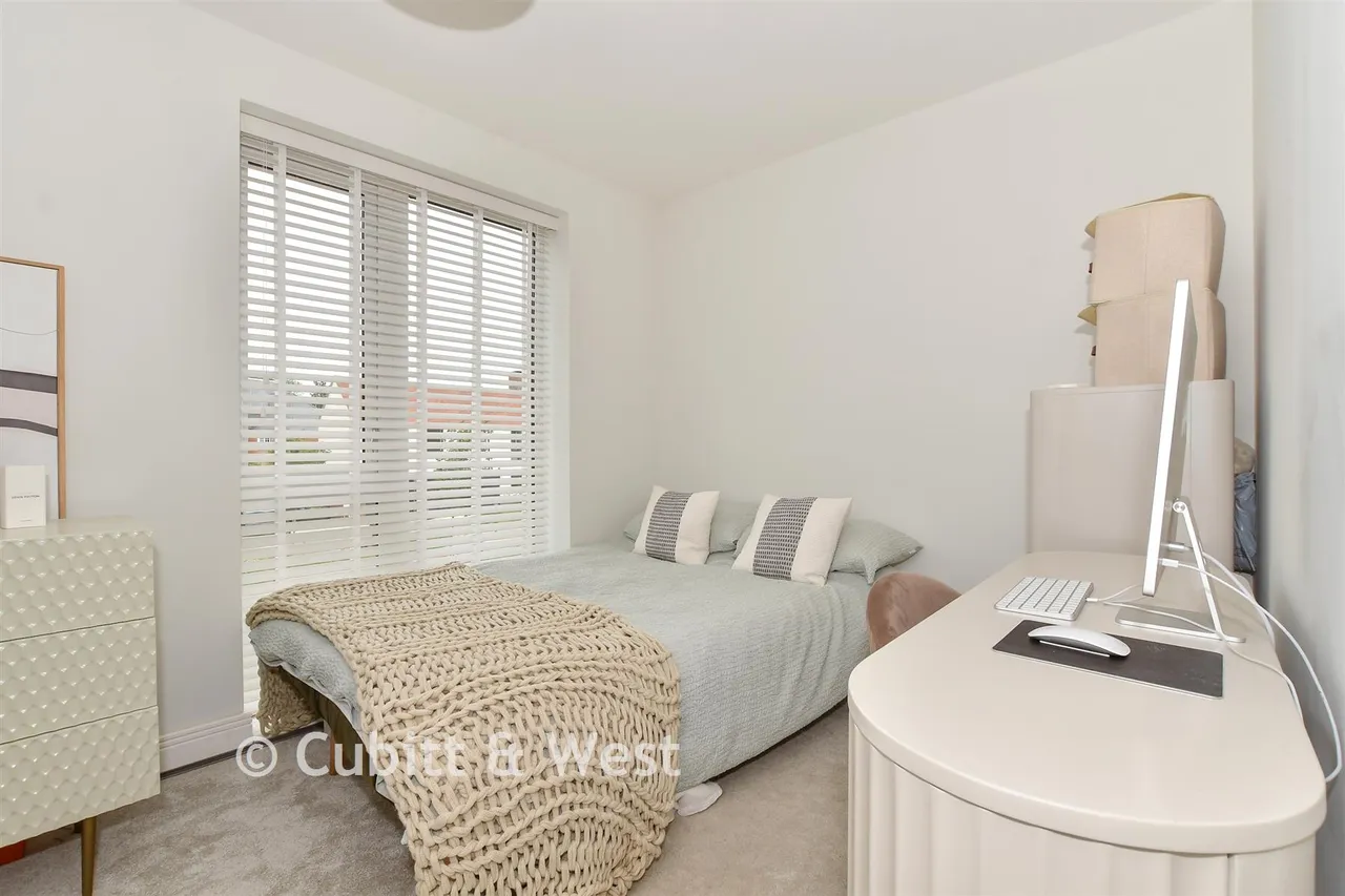 Key Drive, Cranleigh, GU6, photo 5