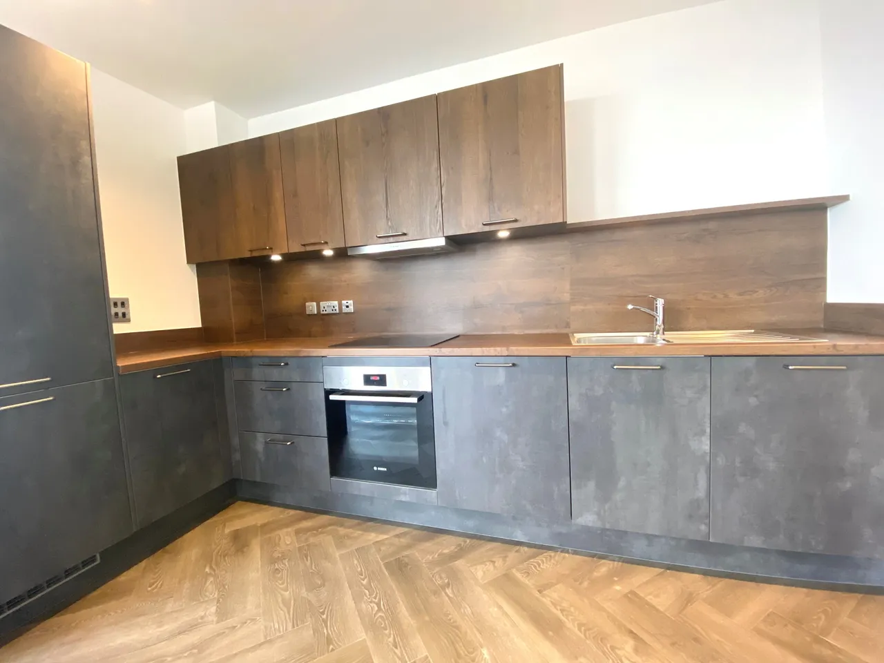 2 bed flat to rent, Priory House, B5
