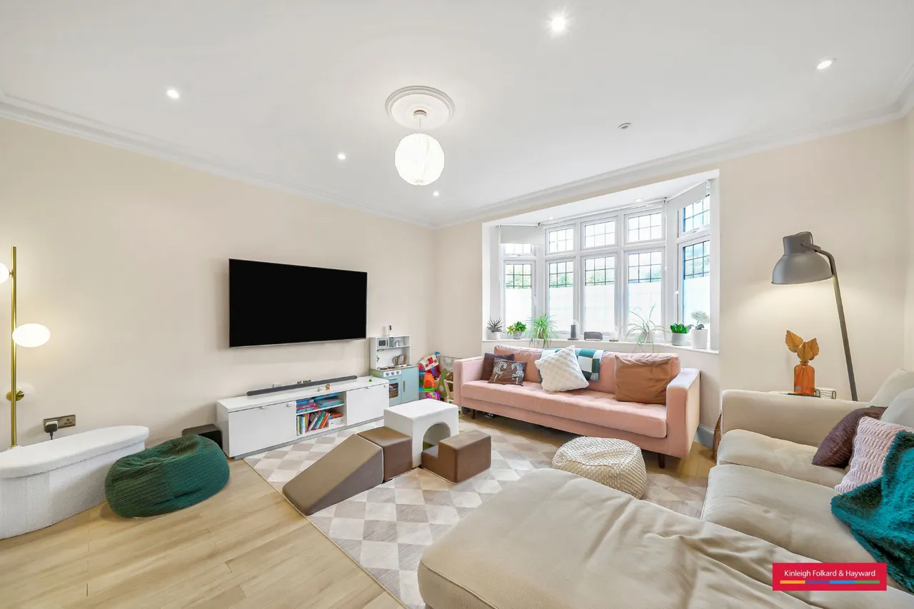 Friars Avenue, London, N20, photo 3