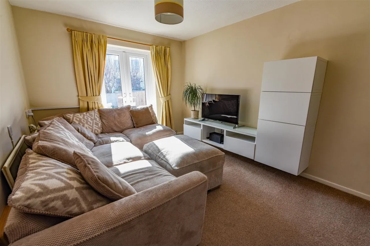 Reine Barnes Close, Woodmancote, GL11, photo 2