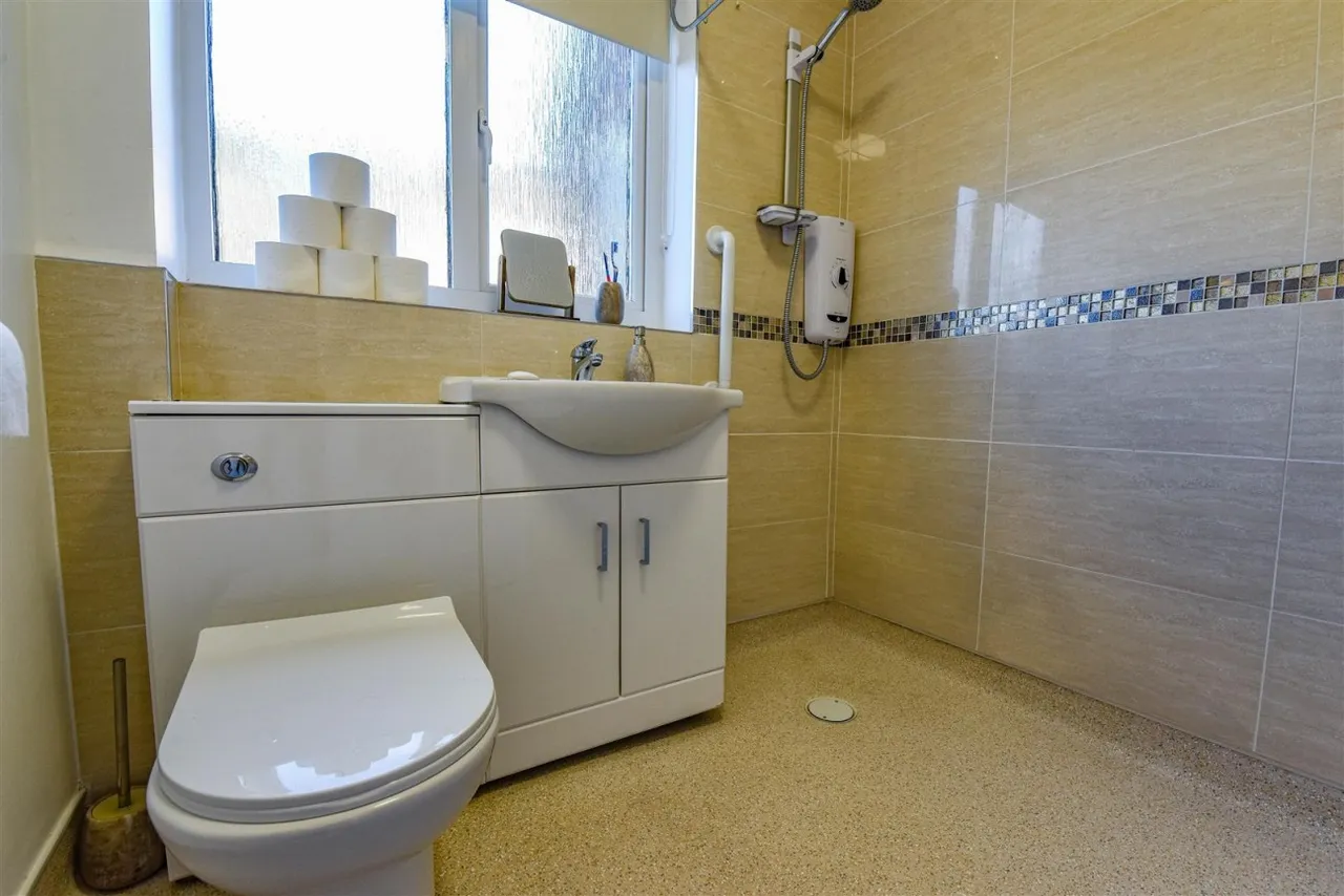 Reine Barnes Close, Woodmancote, GL11, photo 5