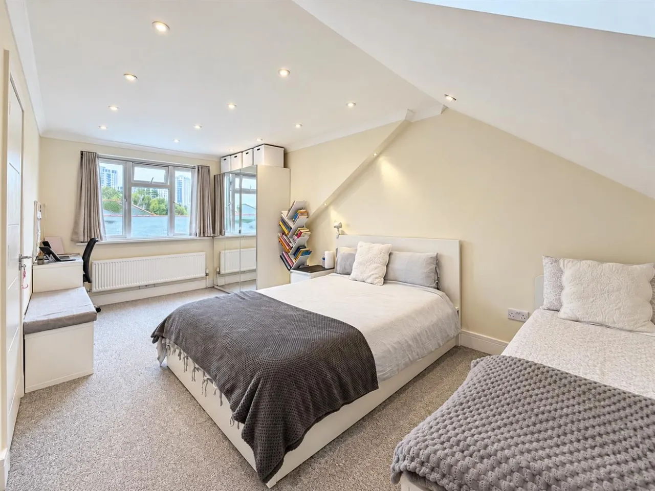 Semi-Detached For SaleChurch Avenue, Southall, UB2, photo 5