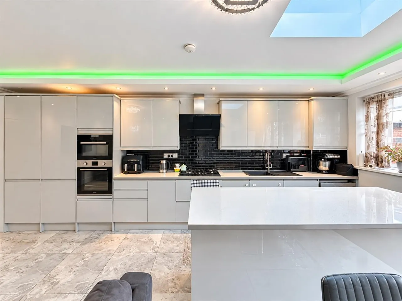Semi-Detached For SaleChurch Avenue, Southall, UB2, photo 4