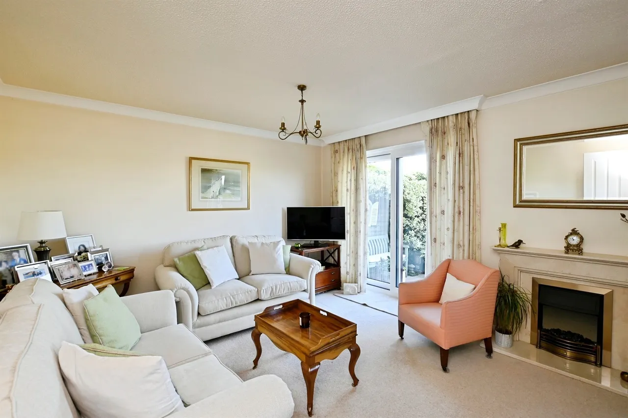 Derwent Close, Waterlooville, PO8, photo 2
