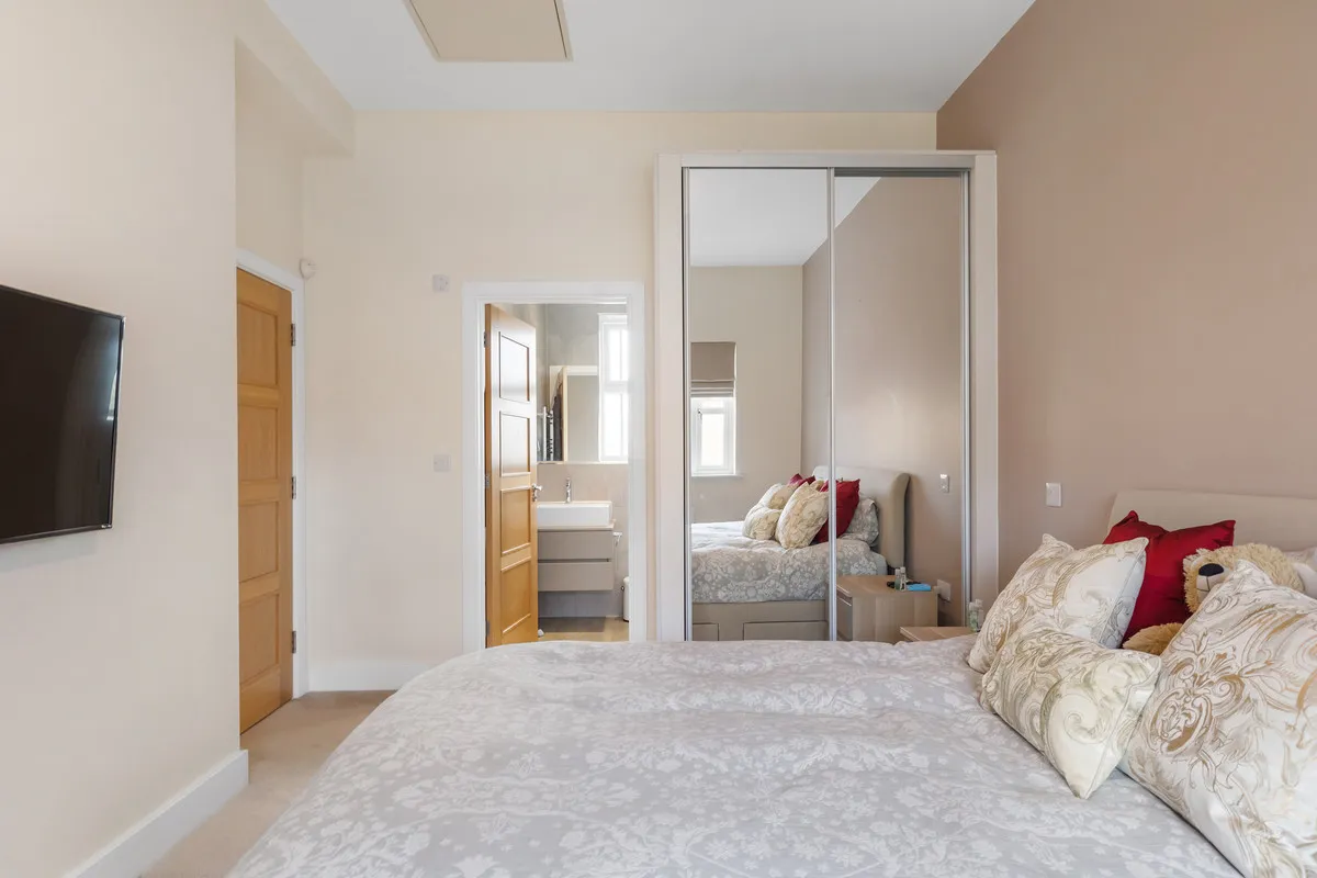 Roper Crescent, Sunbury-on-thames, TW16, photo 9