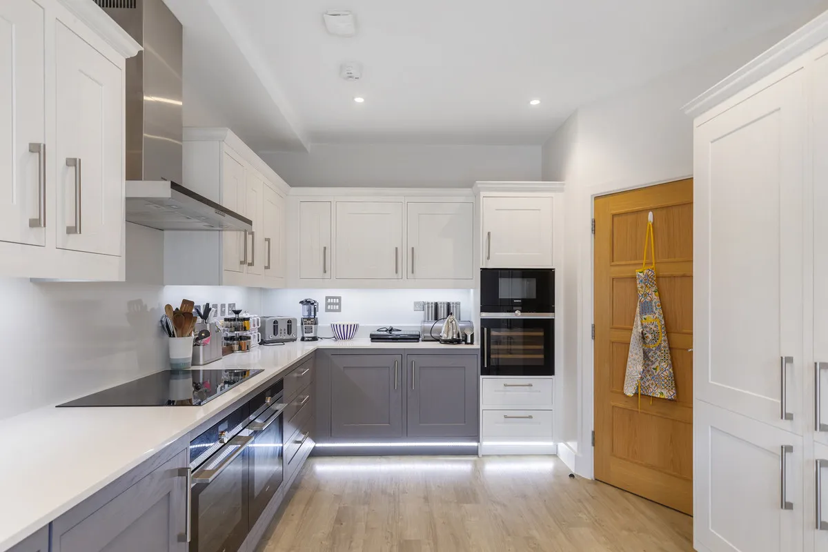 Roper Crescent, Sunbury-on-thames, TW16, photo 2