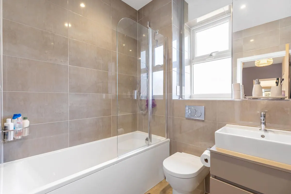 Roper Crescent, Sunbury-on-thames, TW16, photo 15