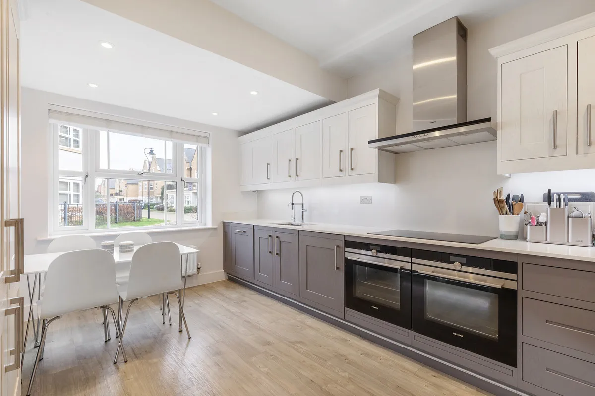 Roper Crescent, Sunbury-on-thames, TW16, photo 3