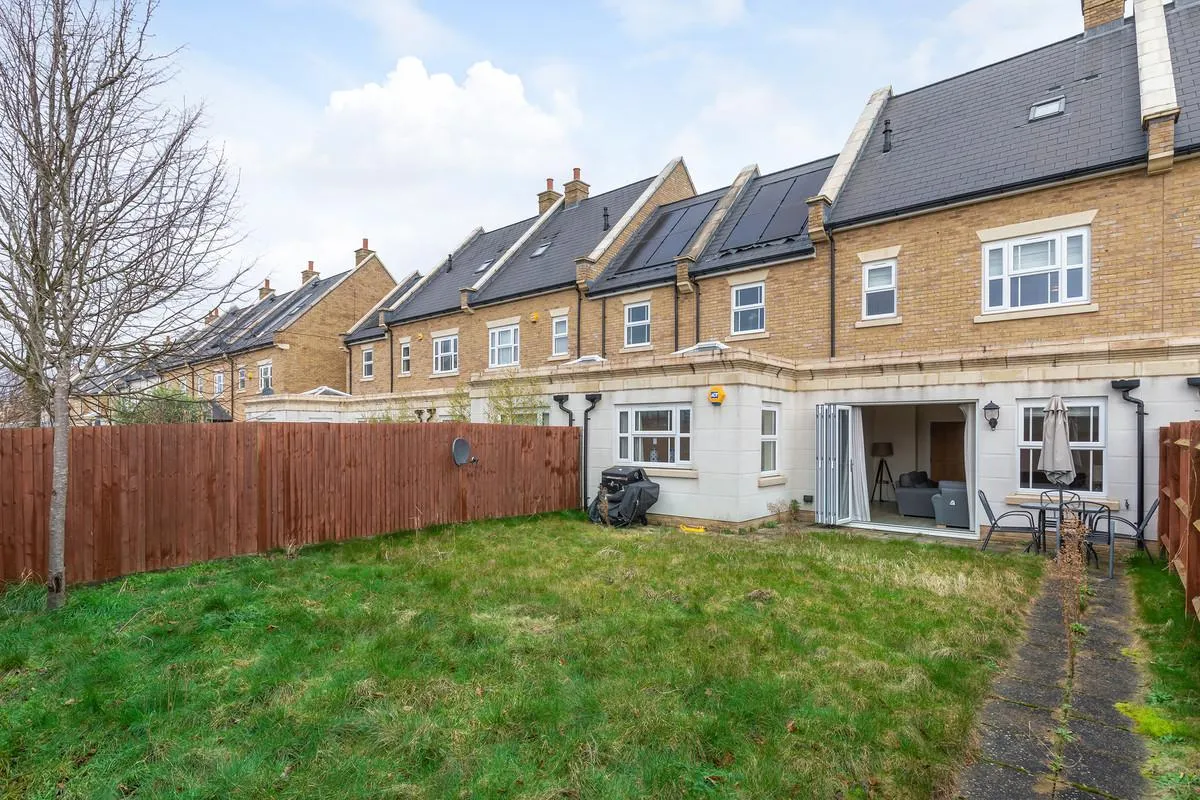 Roper Crescent, Sunbury-on-thames, TW16, photo 17