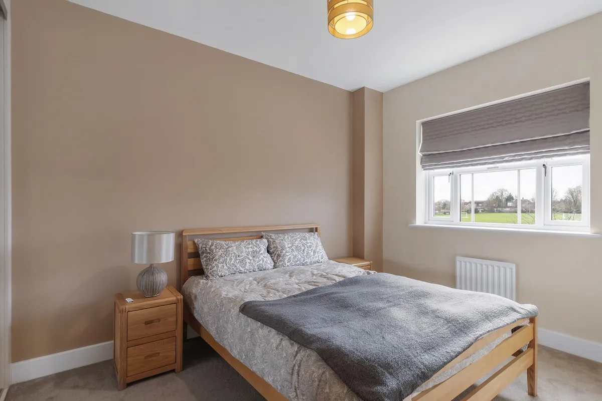 Roper Crescent, Sunbury-on-thames, TW16, photo 8