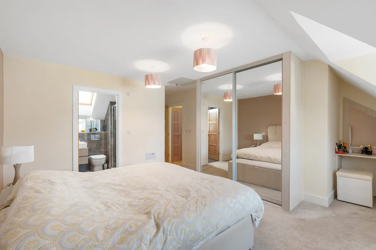 Roper Crescent, Sunbury-on-thames, TW16, photo 12