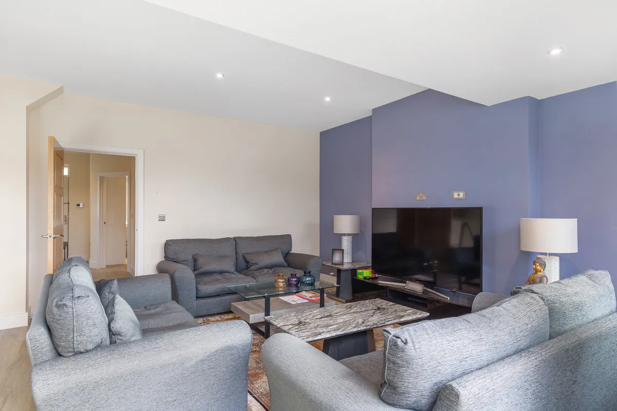 Roper Crescent, Sunbury-on-thames, TW16, photo 4