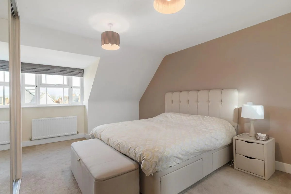 Roper Crescent, Sunbury-on-thames, TW16, photo 14
