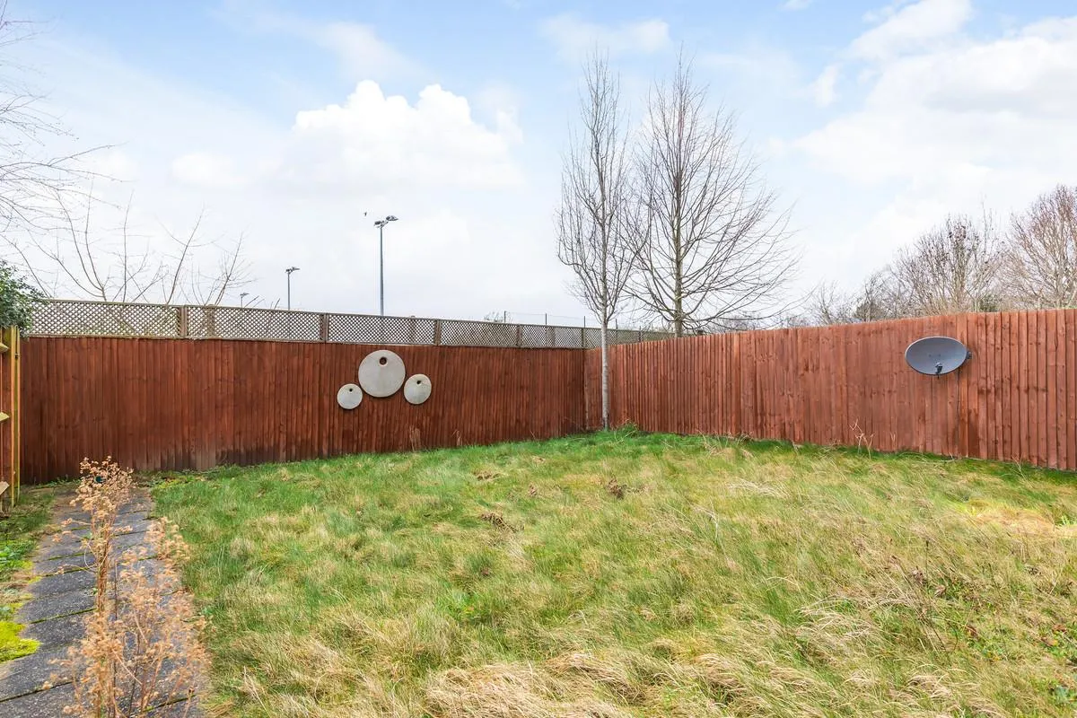 Roper Crescent, Sunbury-on-thames, TW16, photo 18