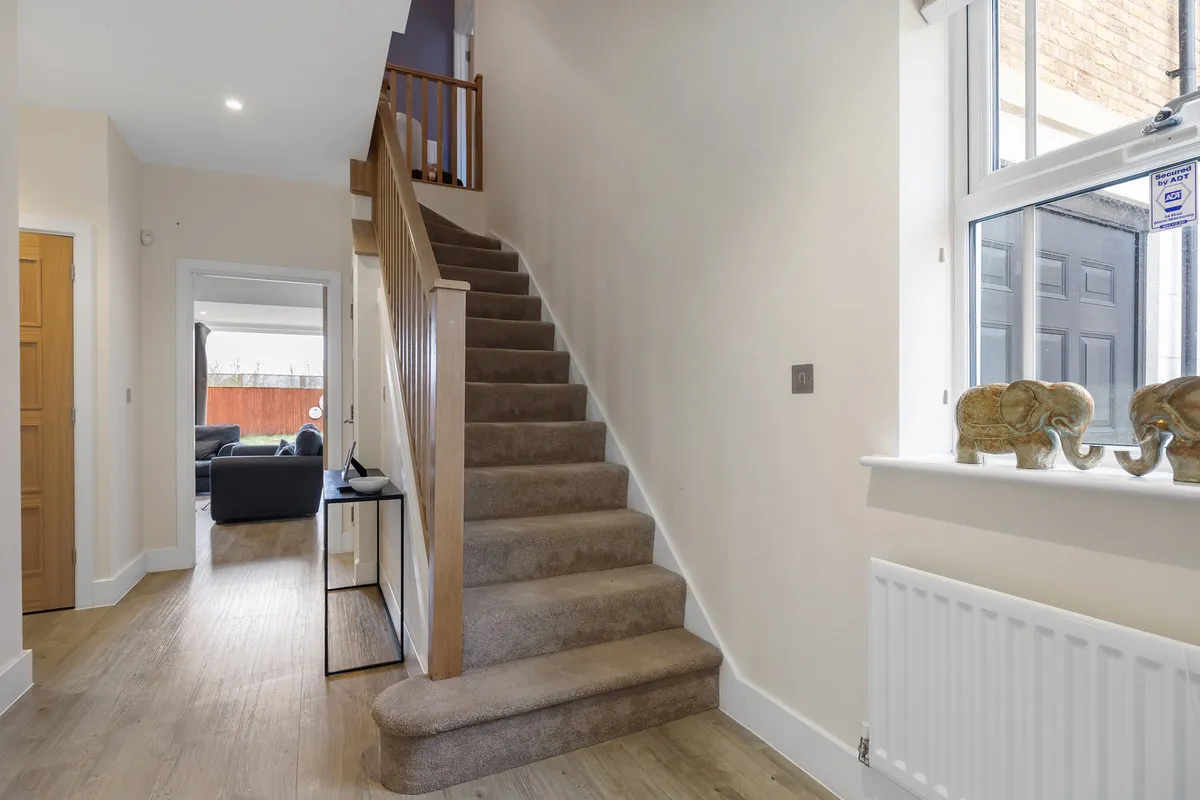 Roper Crescent, Sunbury-on-thames, TW16, photo 7