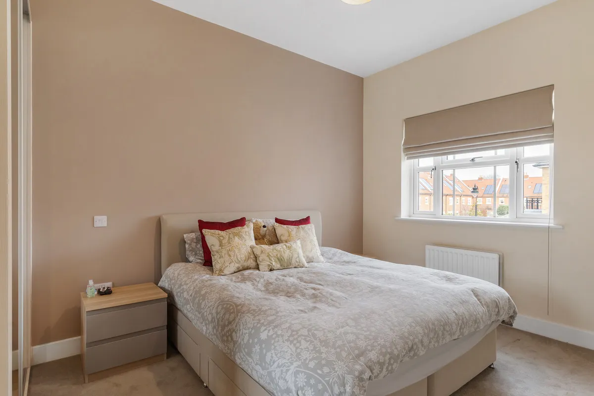 Roper Crescent, Sunbury-on-thames, TW16, photo 11