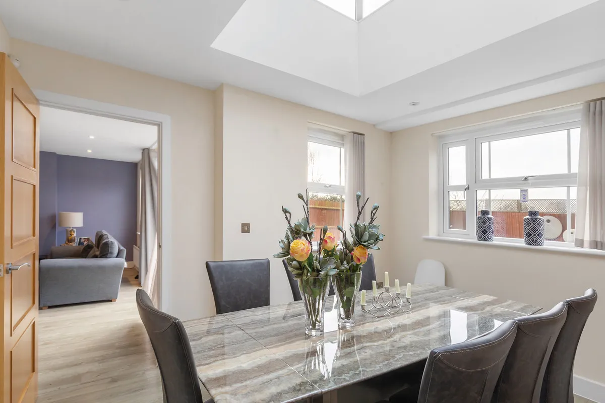Roper Crescent, Sunbury-on-thames, TW16, photo 6