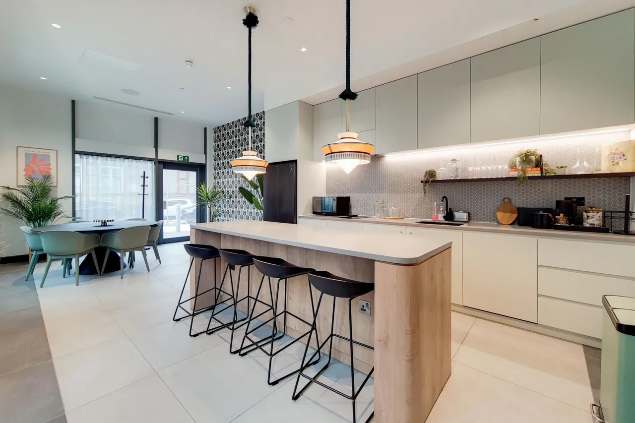 1103B UNCLE Southall, Merrick Road, London, photo 8
