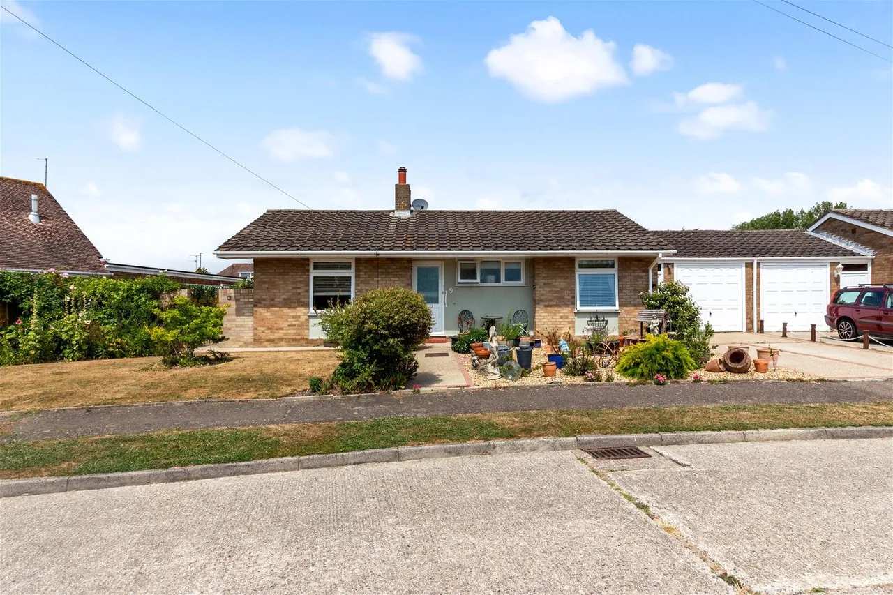 2 bed house for sale — Brookside Close, Ferring, Worthing