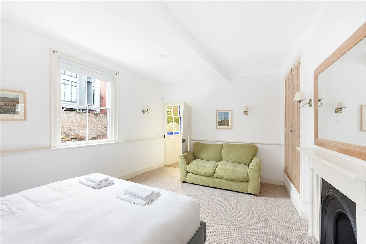 Angel Hill, Bury St Edmunds, IP33, photo 22