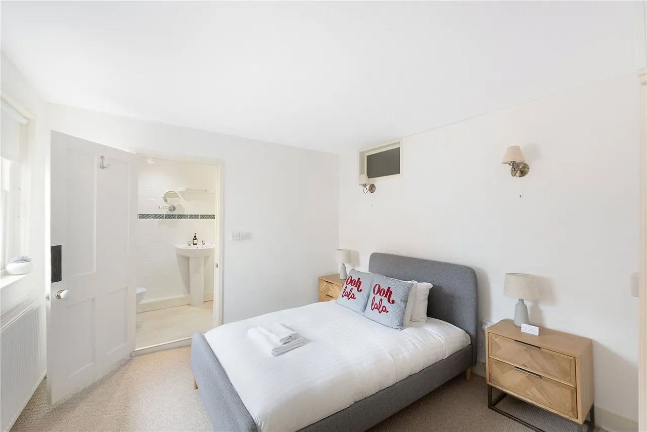 Angel Hill, Bury St Edmunds, IP33, photo 25