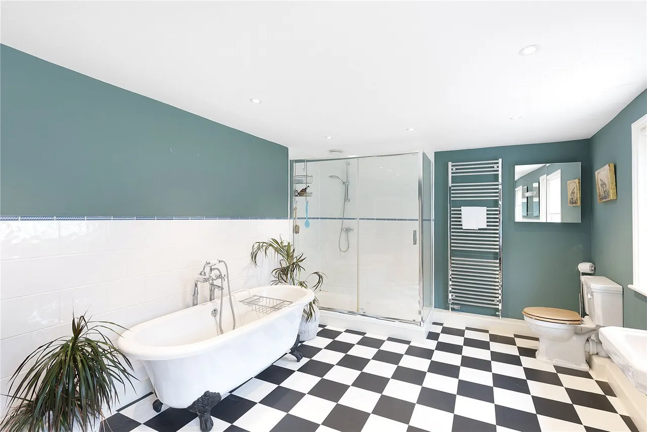 Angel Hill, Bury St Edmunds, IP33, photo 26