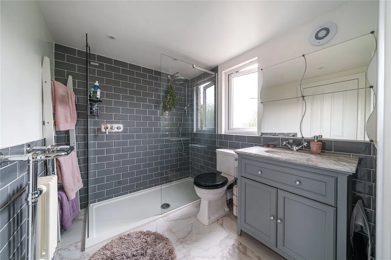 Arundel Close, Hampton Hill, TW12 1SW, photo 6