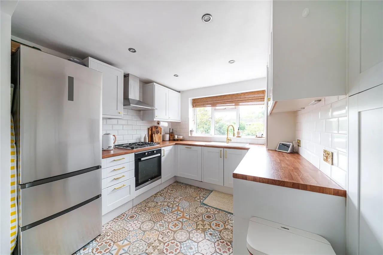 Arundel Close, Hampton Hill, TW12 1SW, photo 3