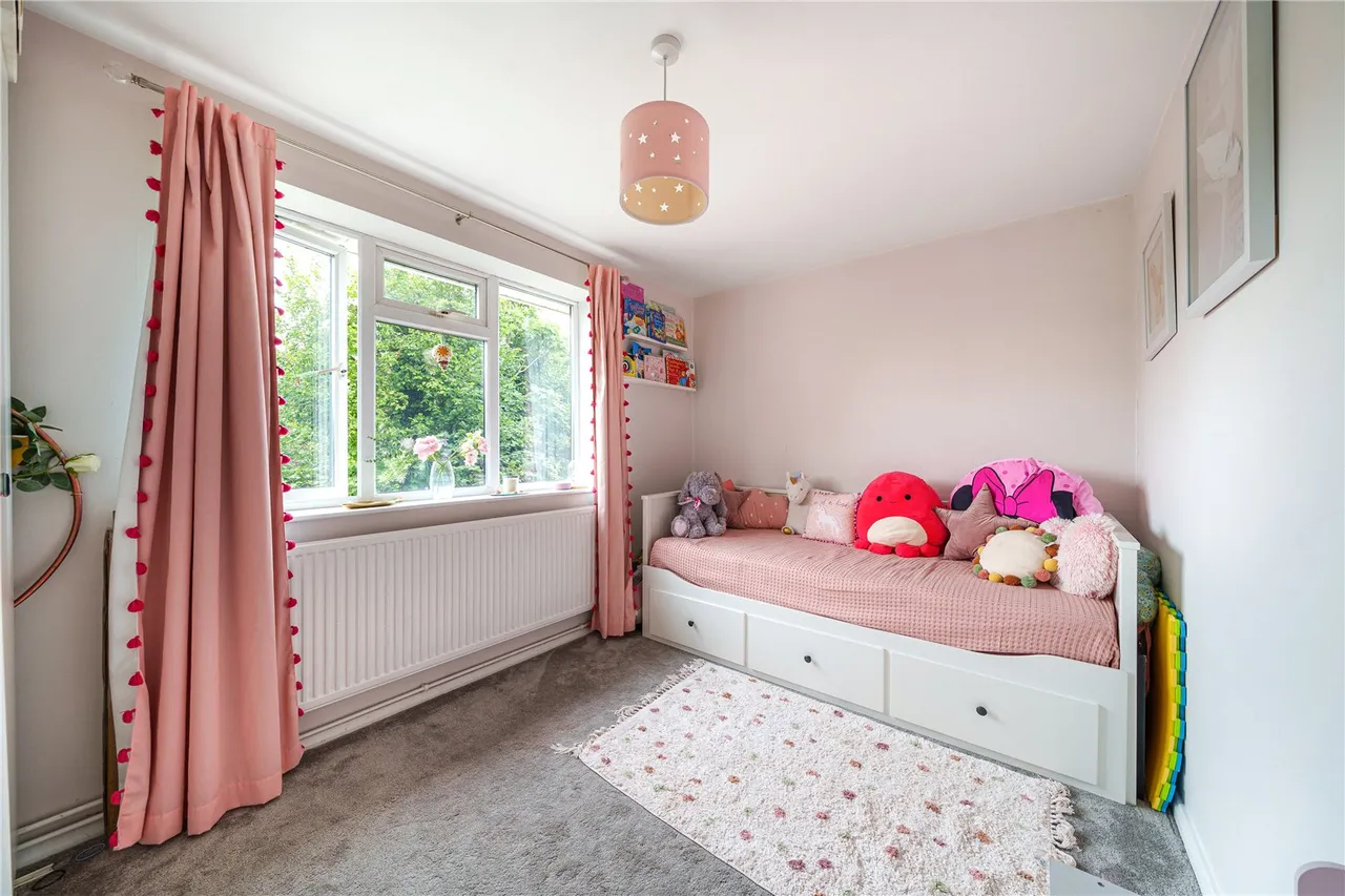 Arundel Close, Hampton Hill, TW12 1SW, photo 5